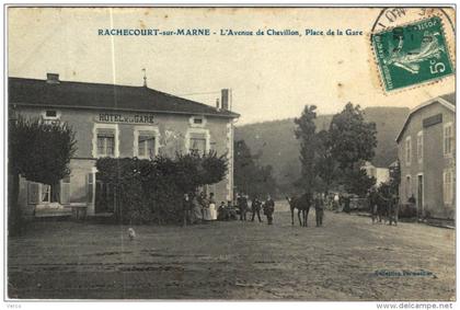 CARTE POSTALE ANCIENNE DE RACHECOURT SUR MARNE -  L´AVENUE DE CHEVILLON, PLACE DE LA GARE