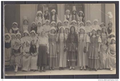 60 - Carte Photo  - Jeunes Filles en tenues traditionnelles - A identifier