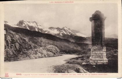 CPA Les Basses Pyrenees Haute Vallee d'Aspe le Somport Sommet du col et la borne frontiere