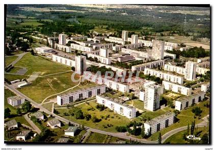 CPM Mourenx Vue generale aerienne Au loin le Complexe de Lacq