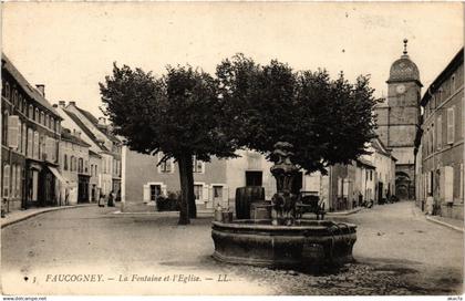 CPA FAUCOGNEY-et-la-MER - FAUCOGNEY - La Fontaine et Église (636557)