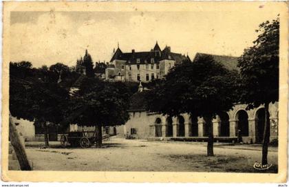 CPA Gy Place de la Republique et vieux Chateau (1273728)