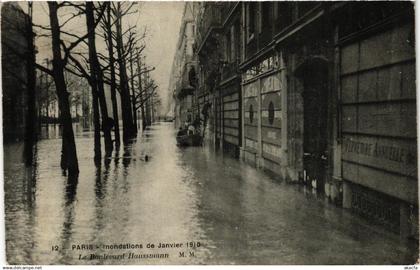 CPA PARIS Inondations 12 Le Boulevard Haussmann (561627)