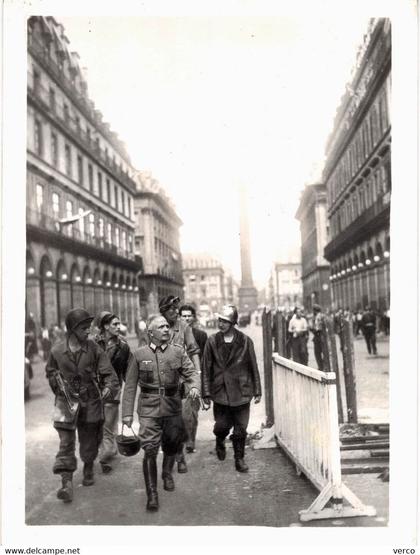 PHOTO  Ancienne  de PARIS - 10 Photos 12x9 cm sur la Libération de PARIS