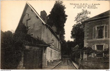 CPA Villepreux a gauche la maison du Dauphin (1424186)
