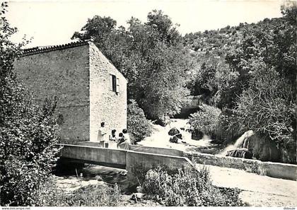 Carte Postale - 83 - Fontaine l'Eveque - Les Gorges du Verdon - La Source de Fontaine l'Evèque - Animée - Mention Photog