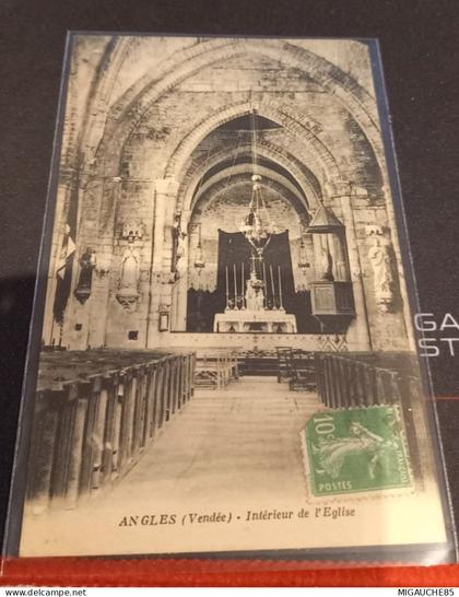ANGLES *- intérieur de l église