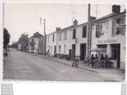 S21-85) SAINT FLORENT DES BOIS (VENDEE) HOTEL DES VOYAGEURS - BAR RESTAURANT KRONENBOURG - EN 1980 - ( 2 SCANS )