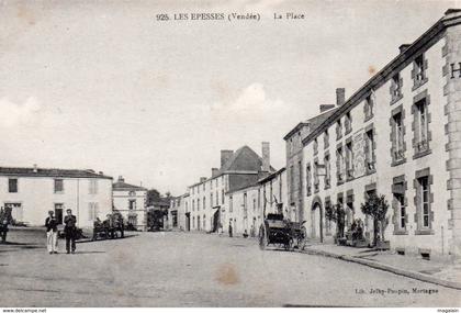 Les Epesses : la place