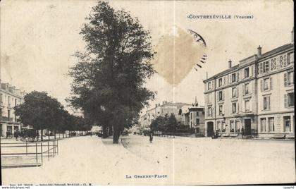 CPA Contrexeville (Vosges) La Grande Place