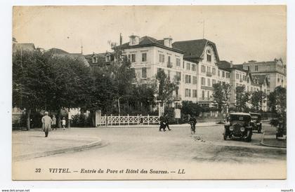 Vittel. entrée du parc ,hôtel des sources automobiles anciennes.