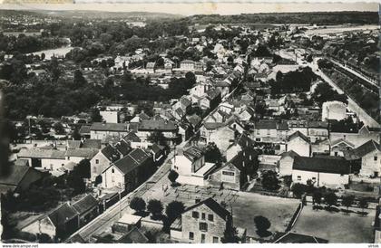 Mériel :  La rue principale