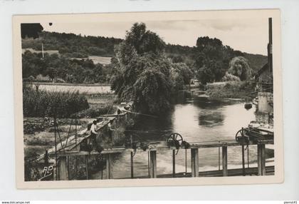 SAINT CLAIR SUR EPTE - Bords de l'Epte (pêcheurs)