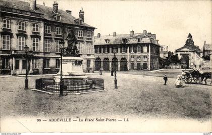 CPA Abbeville La place Saint Pierre