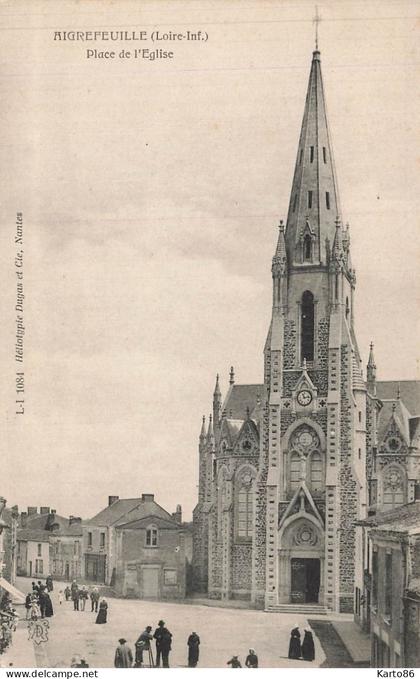 aigrefeuille sur maine * la place de l'église du village