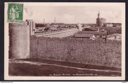 AIGUES-MORTES  -  Les Remparts et la Ville