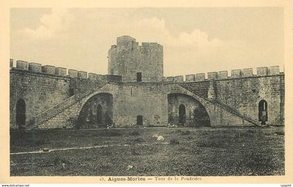 CPA 18 aigues mortes tour de la poudriere