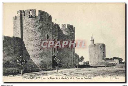 CPA Aigues Mortes La Porte de la Gardette et la Tour de Constance