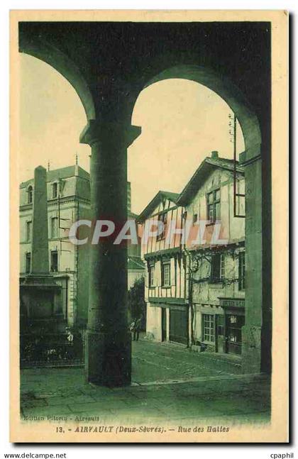 CPA Airvault Deux Sevres Rue des Halles