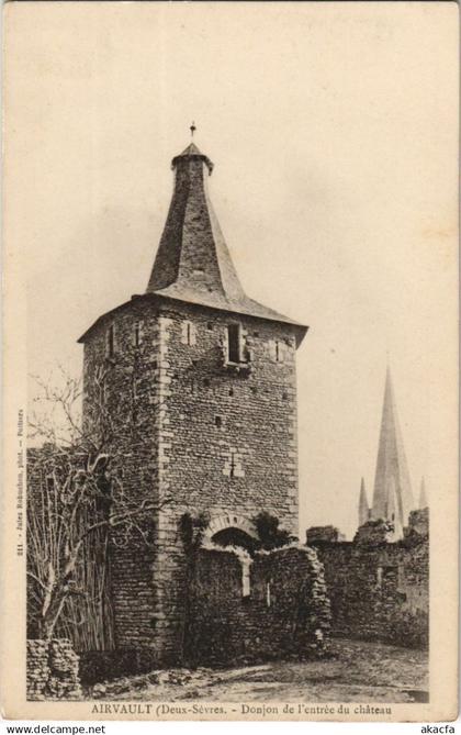 CPA AIRVAULT Donjon de l'Entree du Chateau (1141281)