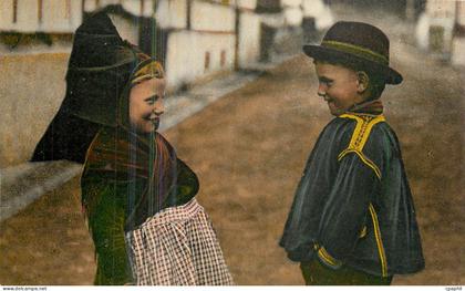 CPA En Alsace Hansel et Liesel Folklore Enfants