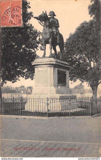 B104530 Montreau Statue de Napoleon I Monument Statue france