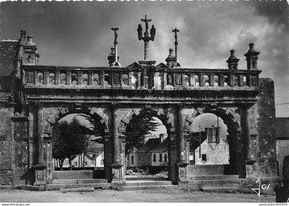 BR18440 Sizun le monumental arc de triomphe  france