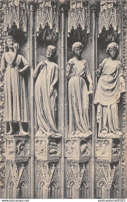 BR45484 statuen des rechten seitenportals nord france