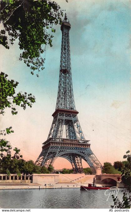 C205 France France La Tour Eiffel    vintage postcard