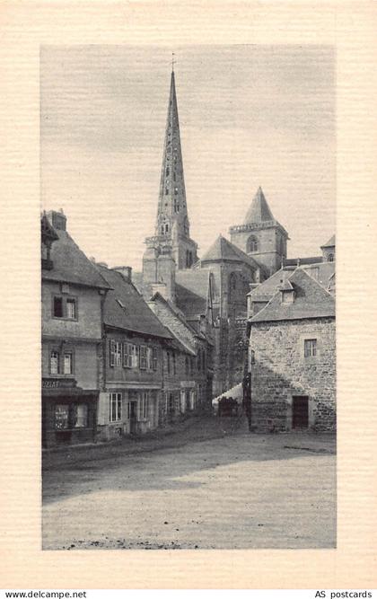 C255 France Treguier Rue Ernest Renan et Cathedrale vintage postcard