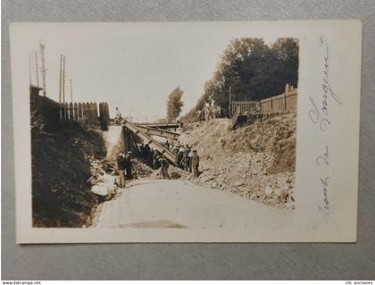 CPA Amiens 80 – pont de LONGUEAU effondré . carte photo . rare