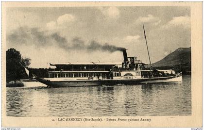 Lac d Annecy - Bateau France quittant Annecy