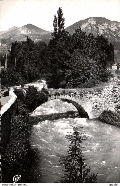 CPA Argeles Gazost Le Vieux Pont sur L Arrieulat