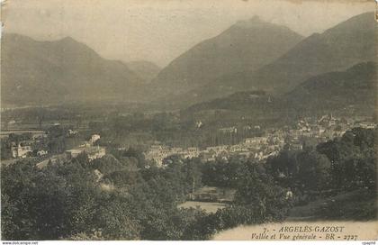 CPA Argeles Gazost Vallee et vue generale