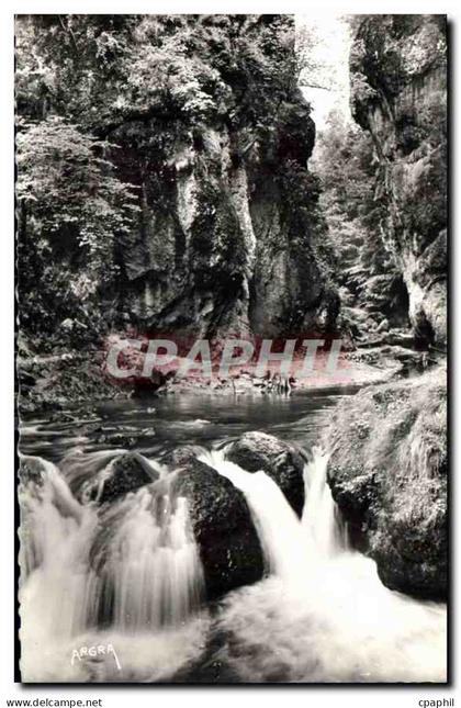 CPA Vic sur Cere Cantal Le Pas de la Cere