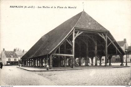 CPA Arpajon Les Halles Et La Place Du Marche