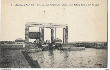 Arques - Ascenseur des Fontinettes - Entrée d'un bateau dans le bac du haut