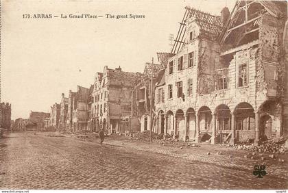 CPA Arras La Grand Place