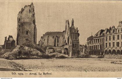 CPA Arras Le Beffroi Militaria