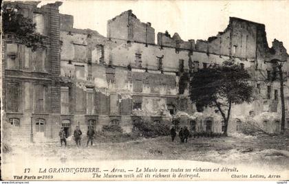 CPA Arras Le musee Militaria
