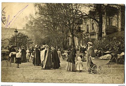 FRANCE carte postale Paris, Les nounous sur les champs Elysées.