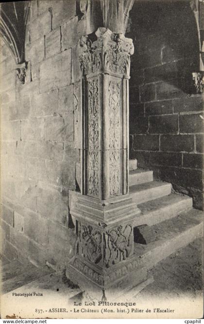 CPA Assier Le Chateau pilier de l'escalier
