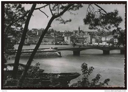 "LA BRETAGNE" 230 - AUDIERNE (Finistère) - Vue sur le pont et la ville