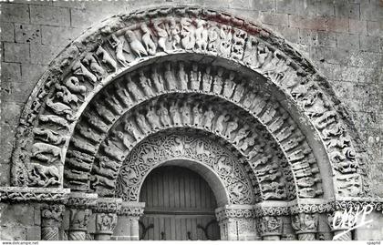 CPA Aulnay de Saintonge Eglise Romane