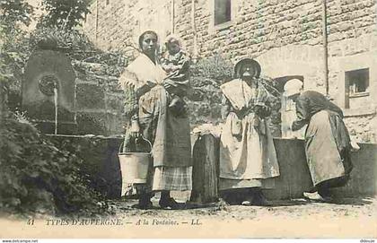 Carte Postale Ancienne - 63 - Types d'Auvergne - A la Fontaine - Animée - Folklore - Scènes et Types - CPA - Voir Scans