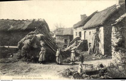 CPA L'Auvergne Maisons D'Un Village Auvergne
