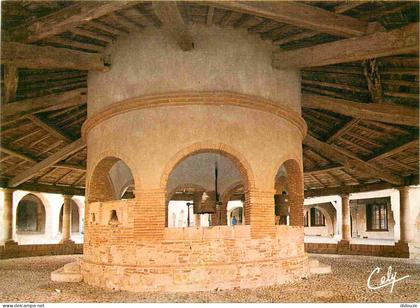 82 - Auvillar - Intérieur de la Halle - Mesures en pierre du Moyen Age provenant de la Halle primitive - CPM - Voir Scan