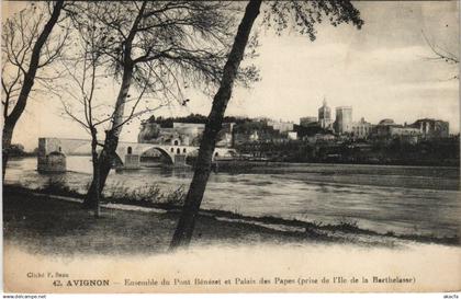 CPA AVIGNON Ensemble du Pont Benezet et Palais des Papes (1110995)