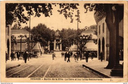CPA AVIGNON - Sortie de la Ville - La Gare et les Cafés-Restaurants (511432)