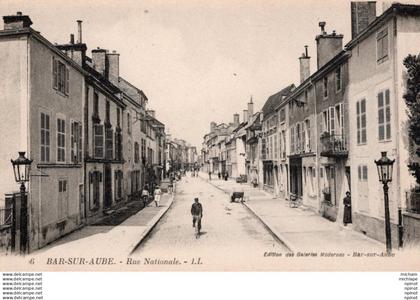 CPA  10 BAR SUR AUBE -  rue  nationale